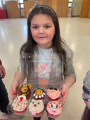 Cupcake Decorating – February 2024