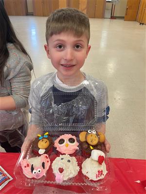 Cupcake Decorating – February 2024