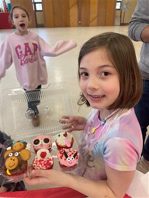 Cupcake Decorating – February 2024