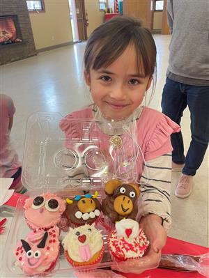 Cupcake Decorating – February 2024